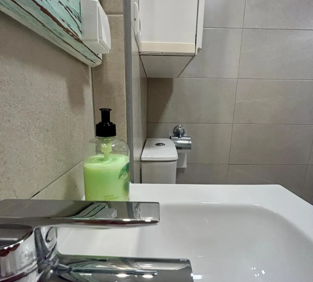 Centro Estudio Con Balcon Torremolinos Spanien